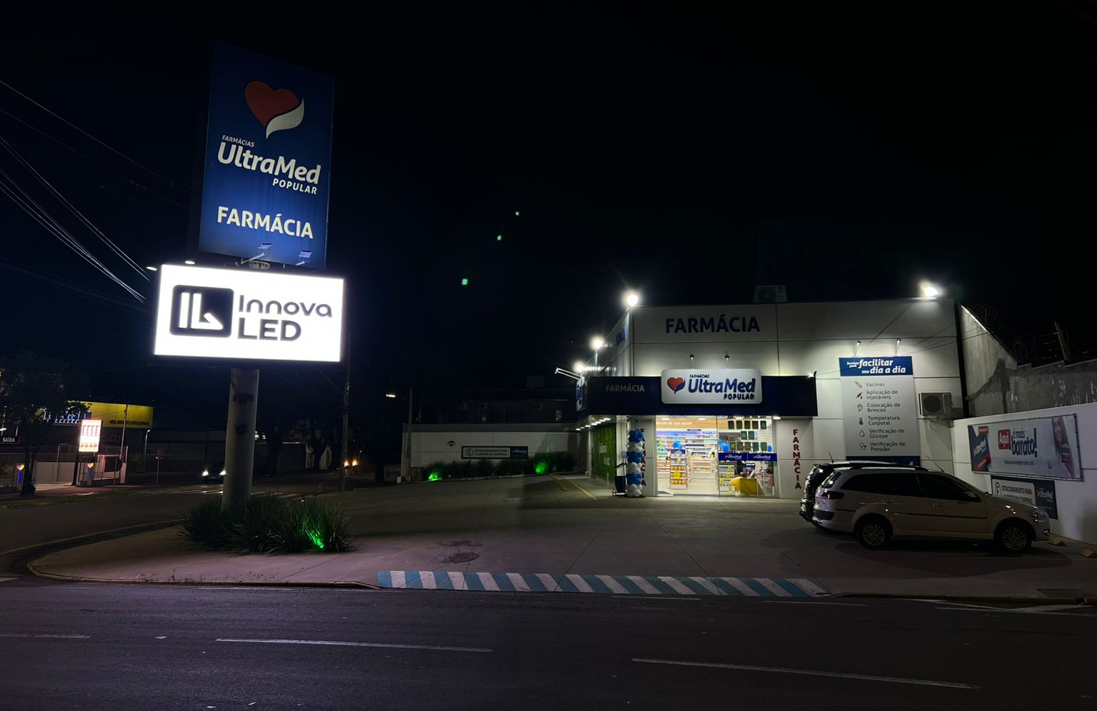 Publicidade outdoor da Innova LED à noite